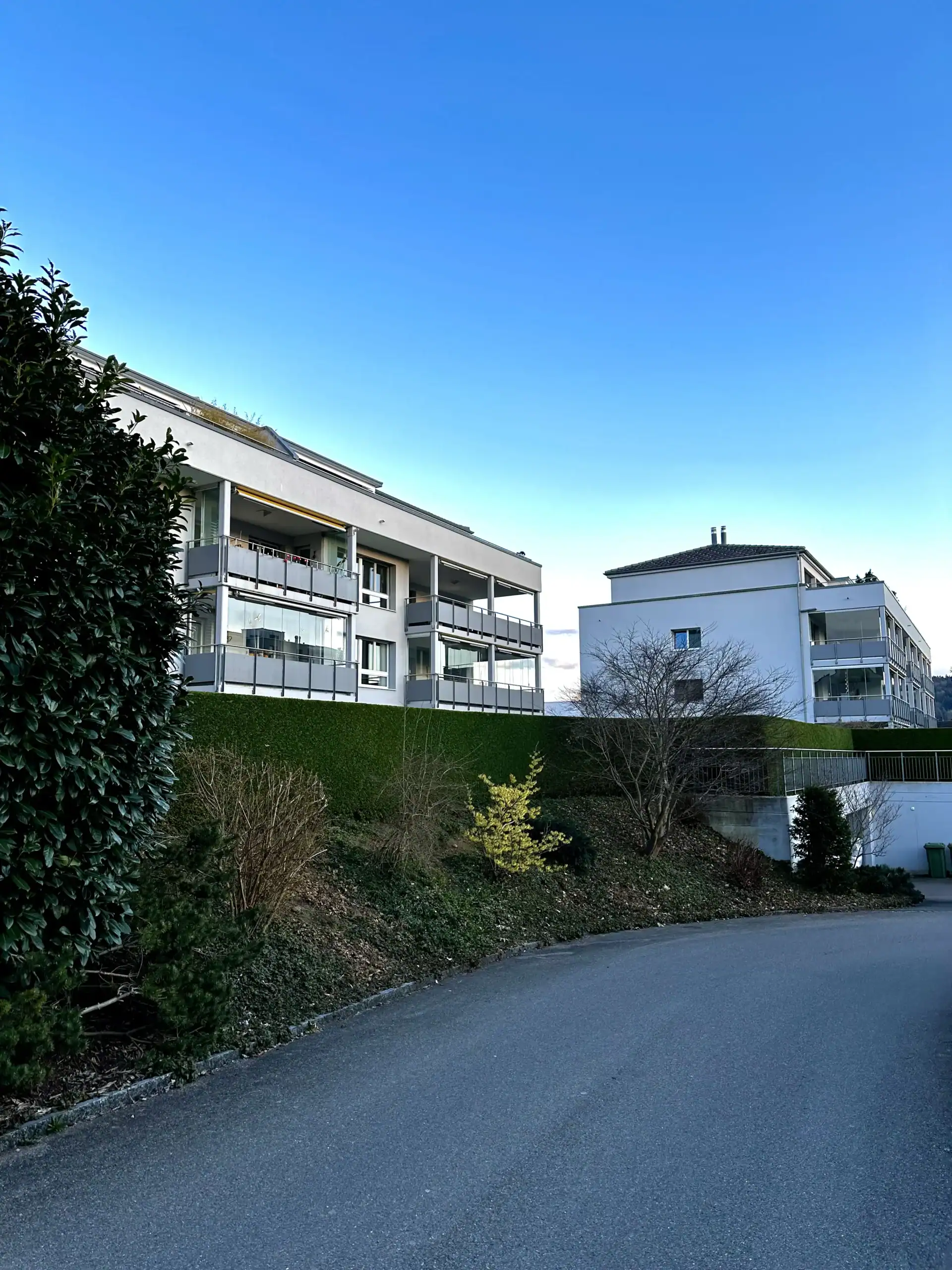 Hauswartung und Gebäudeunterhalt in St.Gallen – gepflegtes Mehrfamilienhaus mit sauberem Umfeld