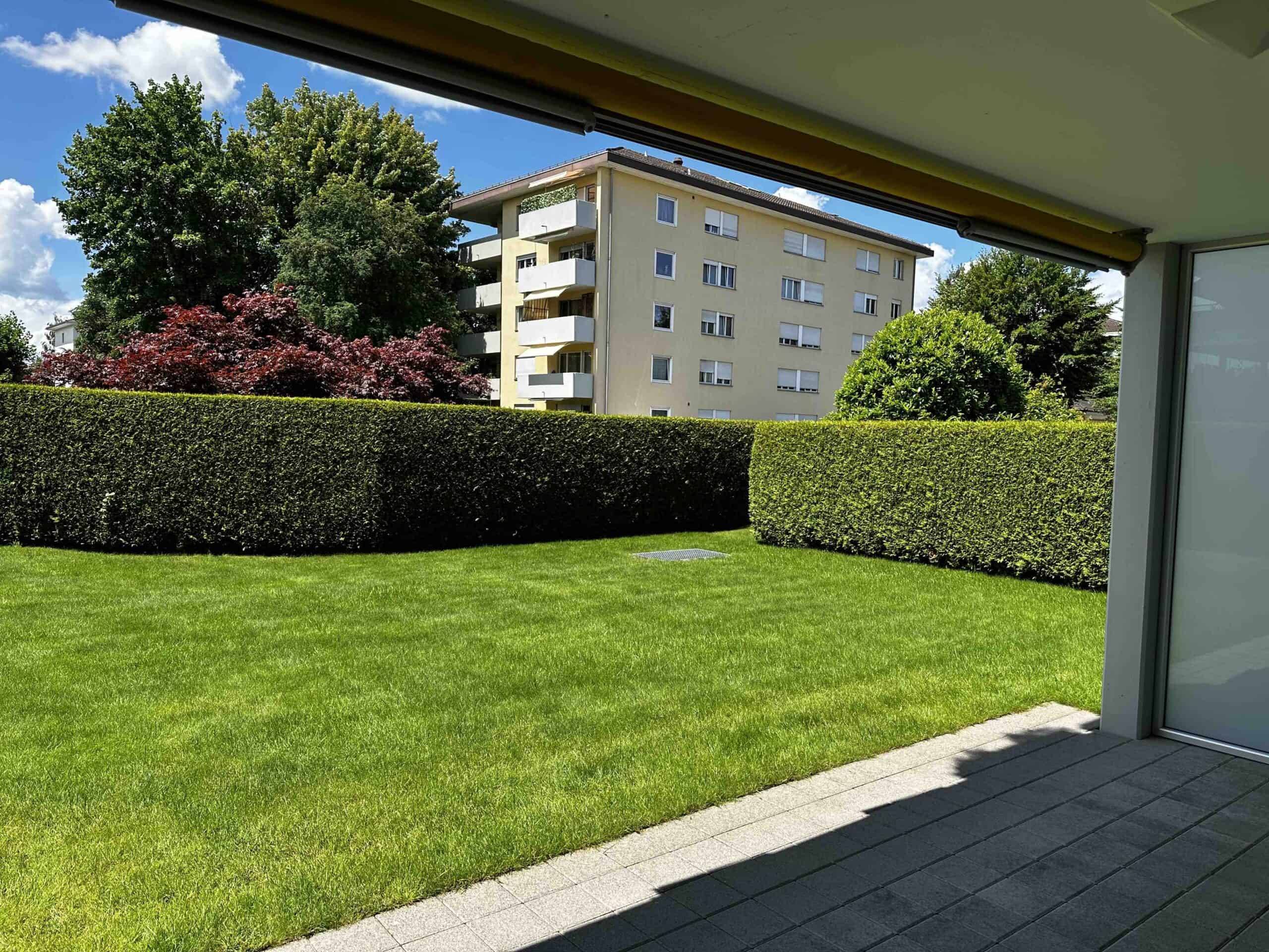 Gepflegte Wohnanlage in Weinfelden – Dalex Immo bietet Hauswartung, Gartenpflege und Gebäudereinigung für Wohn- und Gewerbeimmobilien in der Region Thurgau.